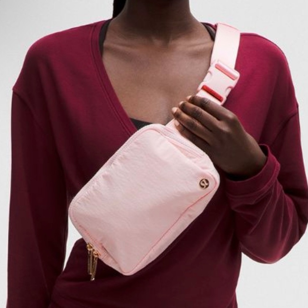BNWOT lululemon athletica Everywhere Belt Bag Large - Pale Pink - Picture 2 of 5